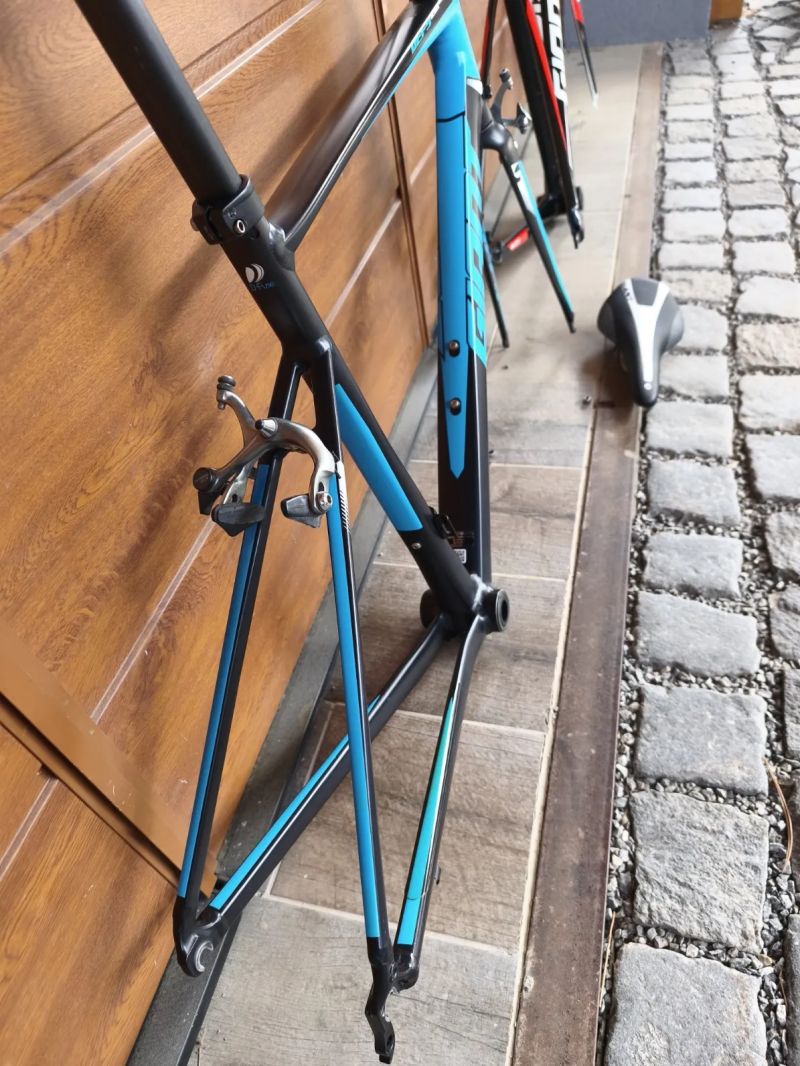 rámová sada GIANT silničního Defy 0 AluXX vel.M a TCX SLR 2 vel.ML