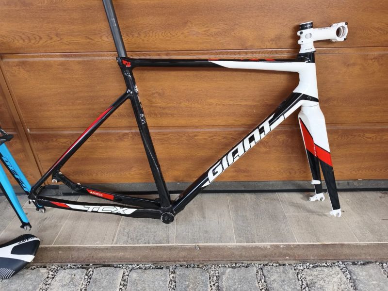 rámová sada GIANT silničního Defy 0 AluXX vel.M a TCX SLR 2 vel.ML