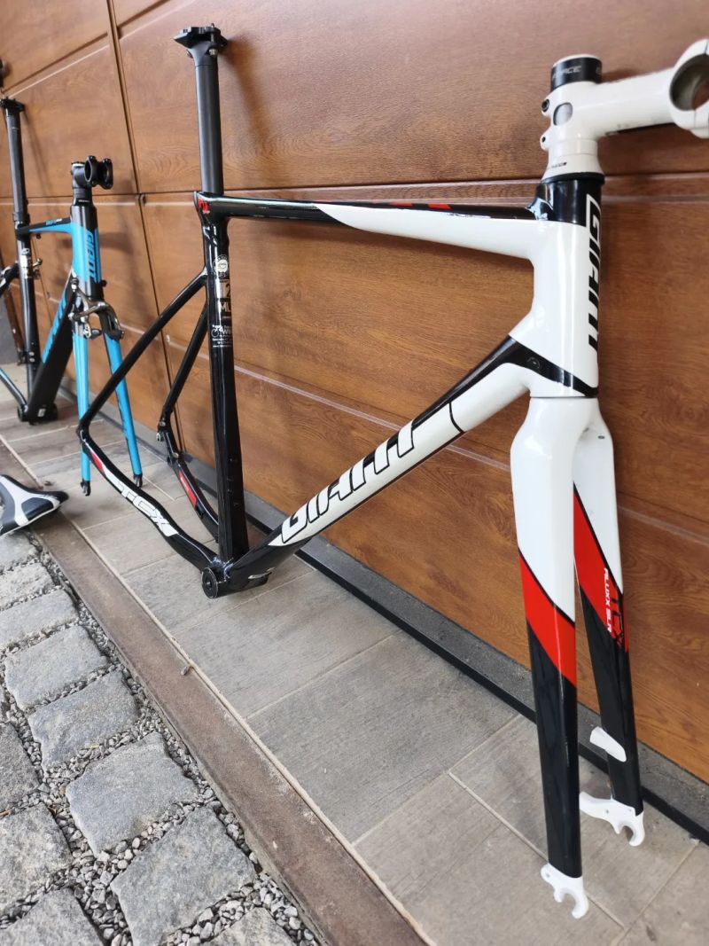 rámová sada GIANT silničního Defy 0 AluXX vel.M a TCX SLR 2 vel.ML