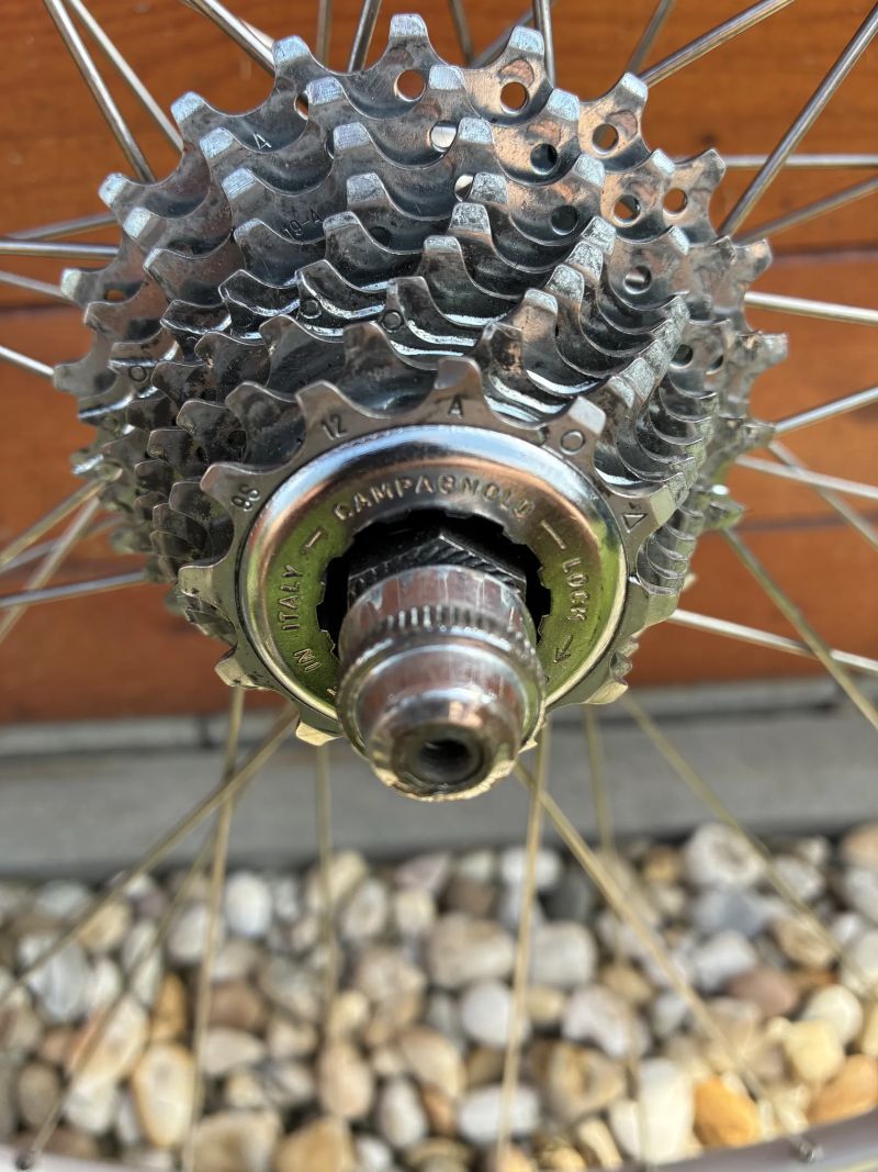 Zadní výplet s nábojem a kazetou Campagnolo