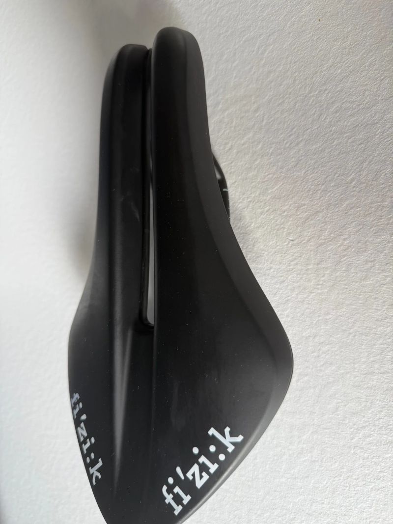 Fizik Transiro Aeris R5 Long Distance – nové TT sedlo