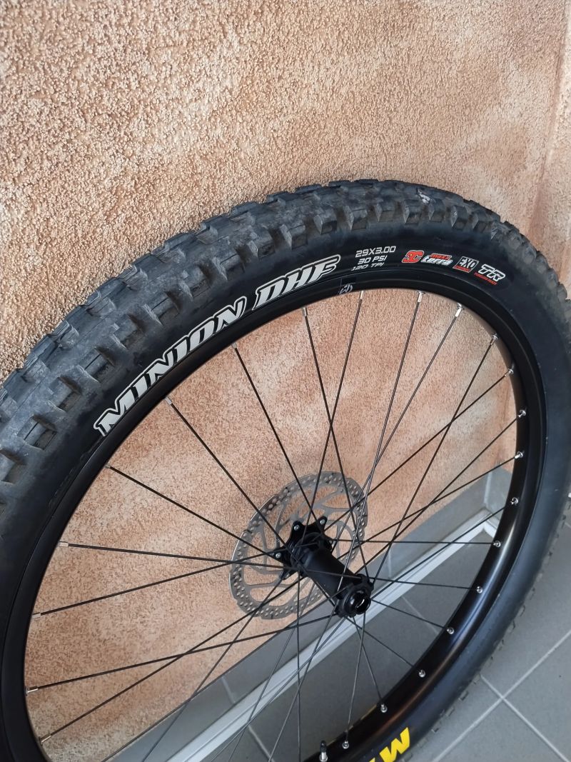 Sada 29" boost kolies a plastov + Kurier Zdarma