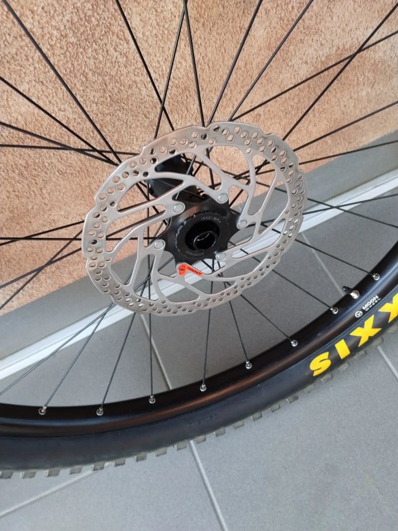 Sada 29" boost kolies a plastov + Kurier Zdarma