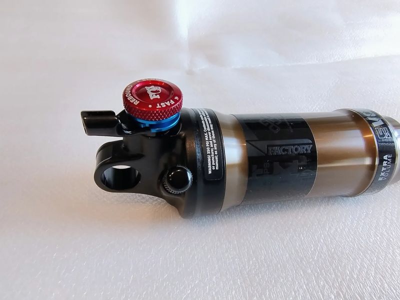 Fox Factory Float DPS tlumič - 190x40mm
