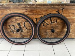 Gravelové zapletené kola Veloman + Pirelli pláště
