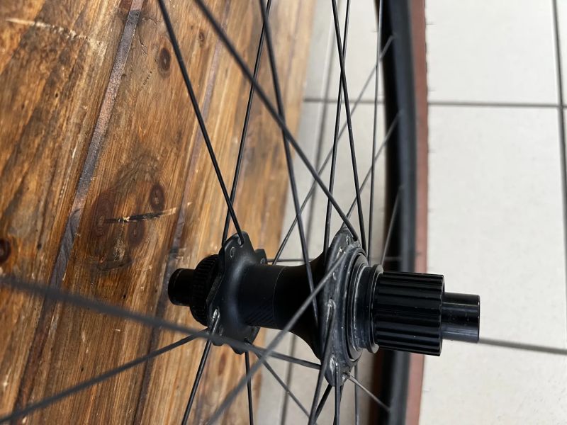 Gravelové zapletené kola Veloman + Pirelli pláště
