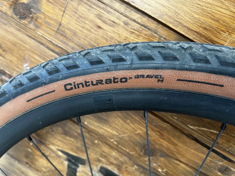 Gravelové zapletené kola Veloman + Pirelli pláště
