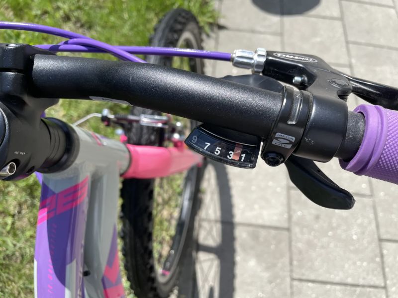 26" lehké dívčí kolo Rock Machine Thunder jak nové rám XS 14"