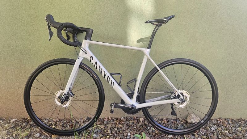 Canyon Endurace CF SL 8 (vel. M 178-184 cm)