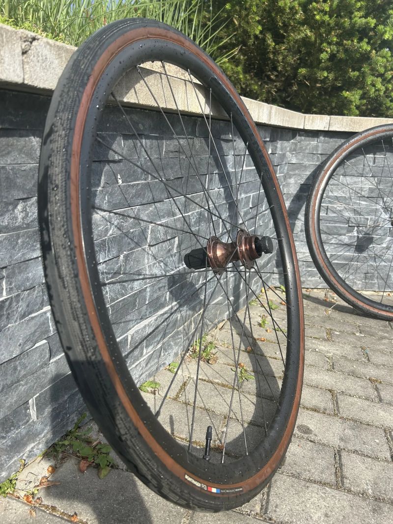 Bontrager Paradigm SL TLR 700C