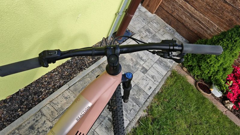 Cube Reaction Hybrid PRO 