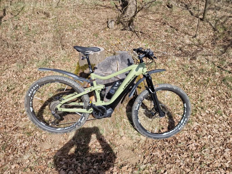Leader Fox Ayra, 128km, zánovní, záruka