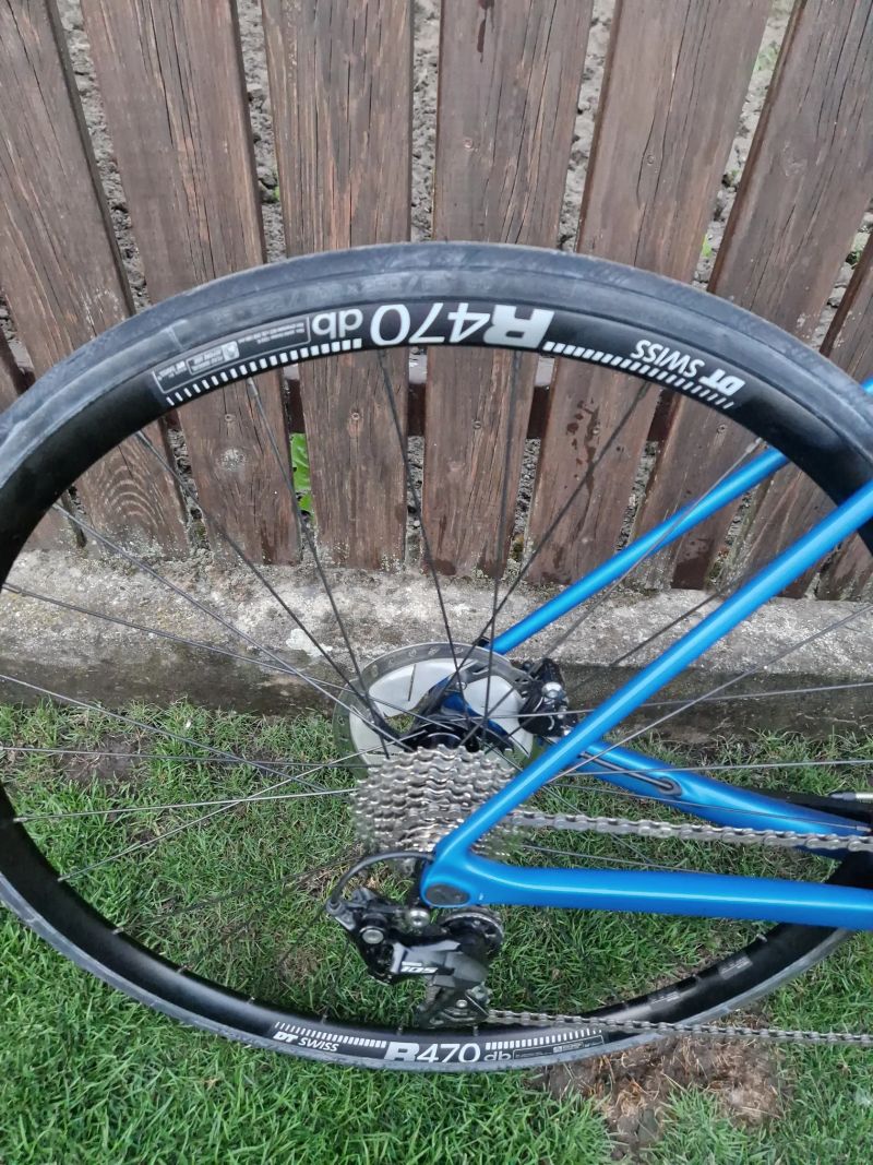 Canyon Ultimate CF SL – karbon / Shimano 105 / nové pláště + kola