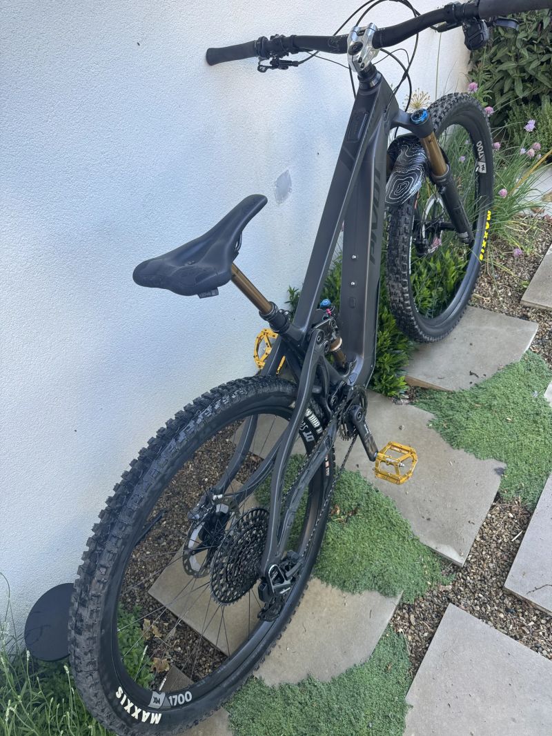 Pivot Shuttle SL PRO X0 Eagle Transmission, velikost S (ZÁRUKA)