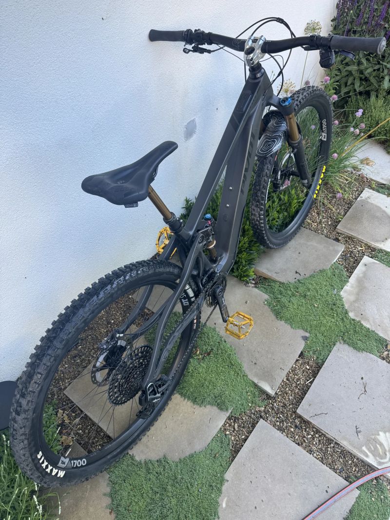 Pivot Shuttle SL PRO X0 Eagle Transmission, velikost S (ZÁRUKA)