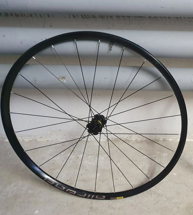 Přední kolo Mavic Allroad 700 Disc CL - poškozené