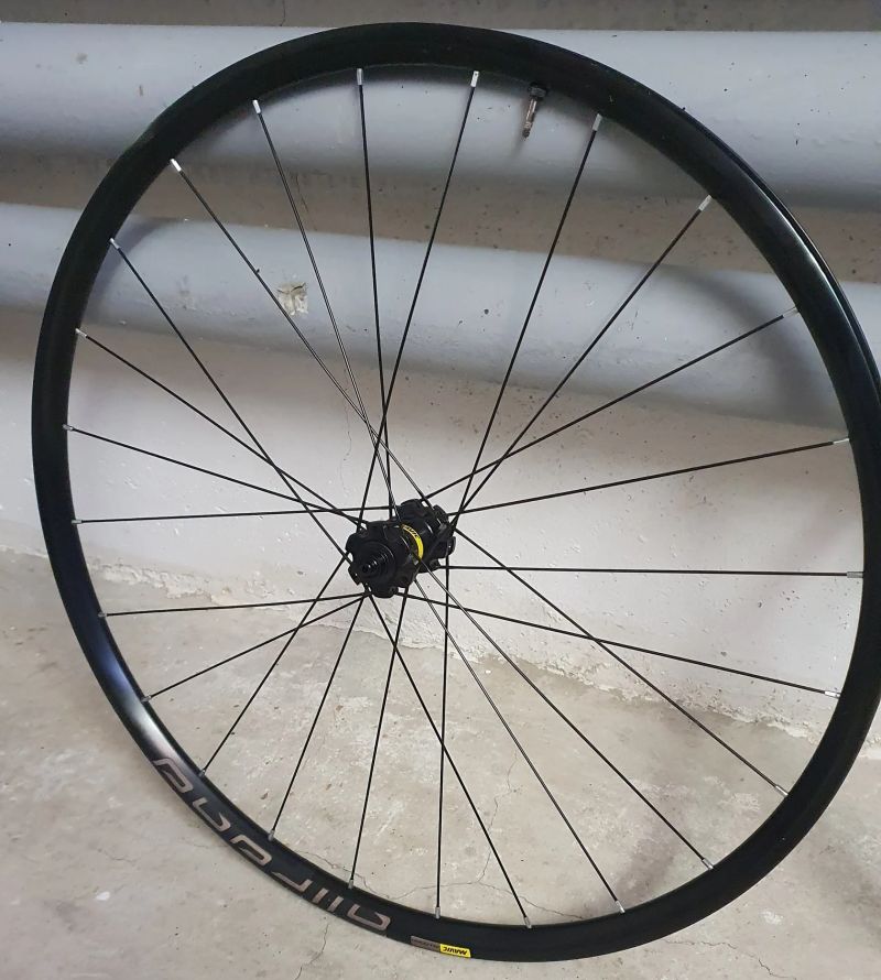 Přední kolo Mavic Allroad 700 Disc CL - poškozené