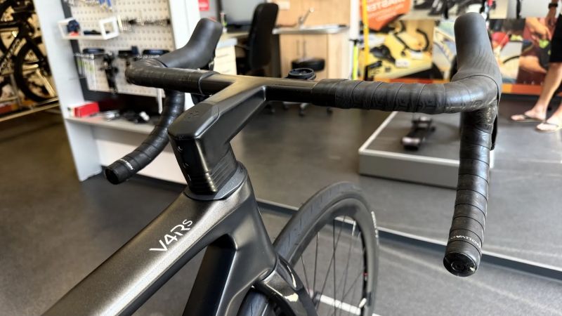 Colnago COLNAGO V4Rs – Dura-Ace Di2 12s, karbonová kola CDR351, Wattmetr Shimano dual