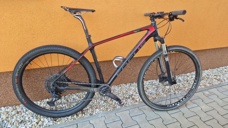 Focus Raven 29" Brzdy Shimano deore XT, zbytek sada SRAM GX