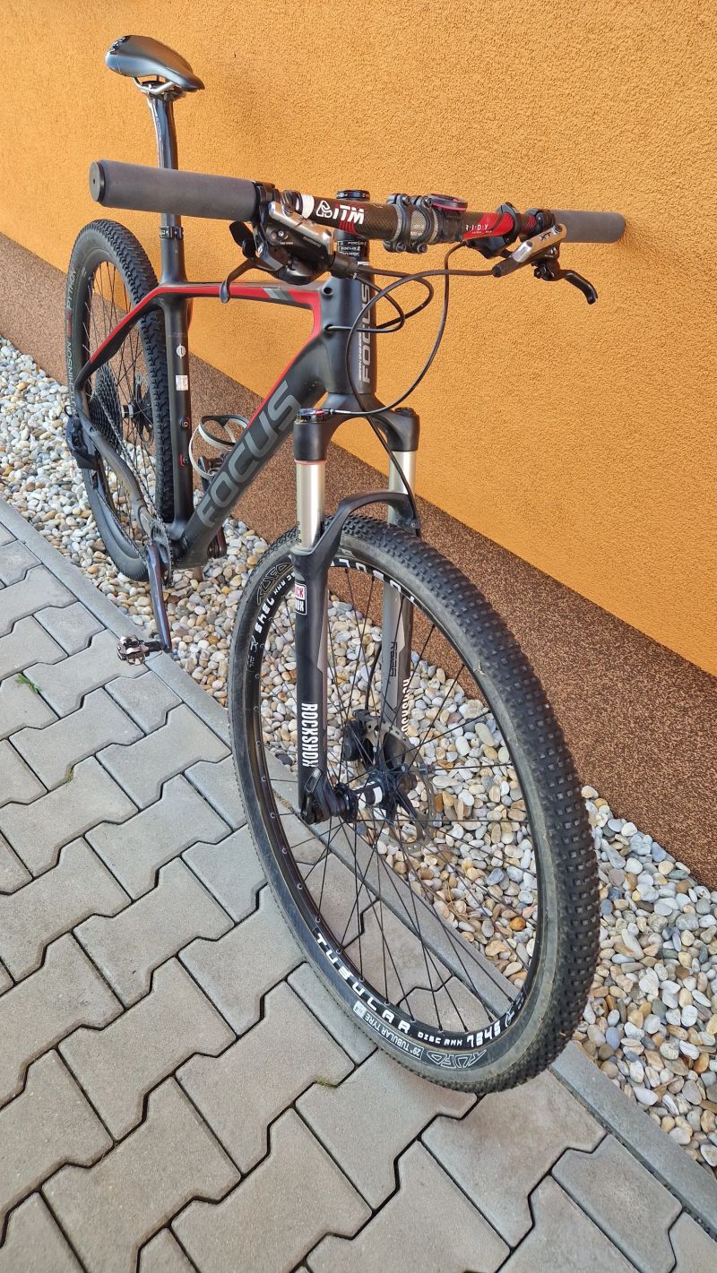 Focus Raven 29" Brzdy Shimano deore XT, zbytek sada SRAM GX