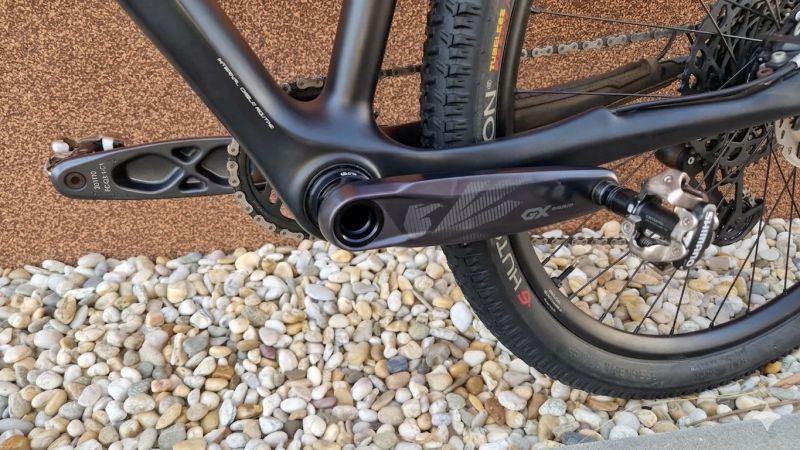 Focus Raven 29" Brzdy Shimano deore XT, zbytek sada SRAM GX