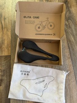 Karbonové sedlo ElitaOne 3D-SR (kopie SLR Boost) 145mm