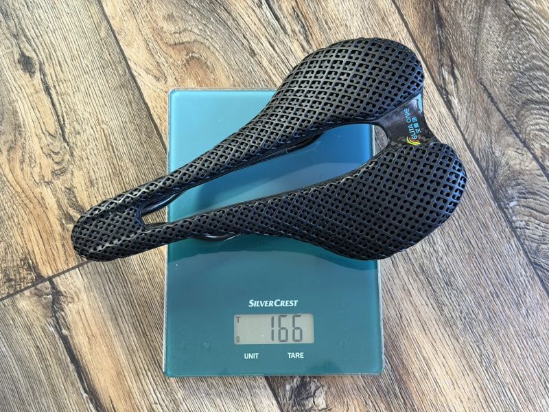 Karbonové sedlo ElitaOne 3D-SR (kopie SLR Boost) 145mm