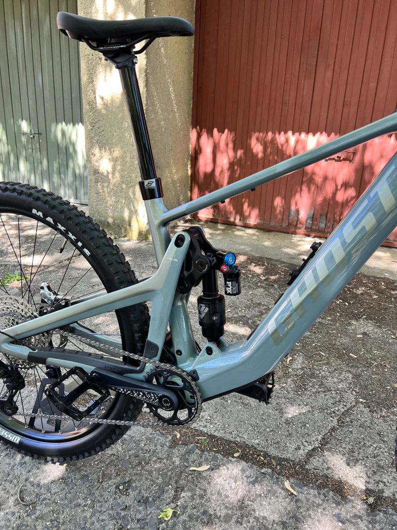 Light E-MTB GHOST Path Riot CF Advanced – jako NOVÉ 22 km