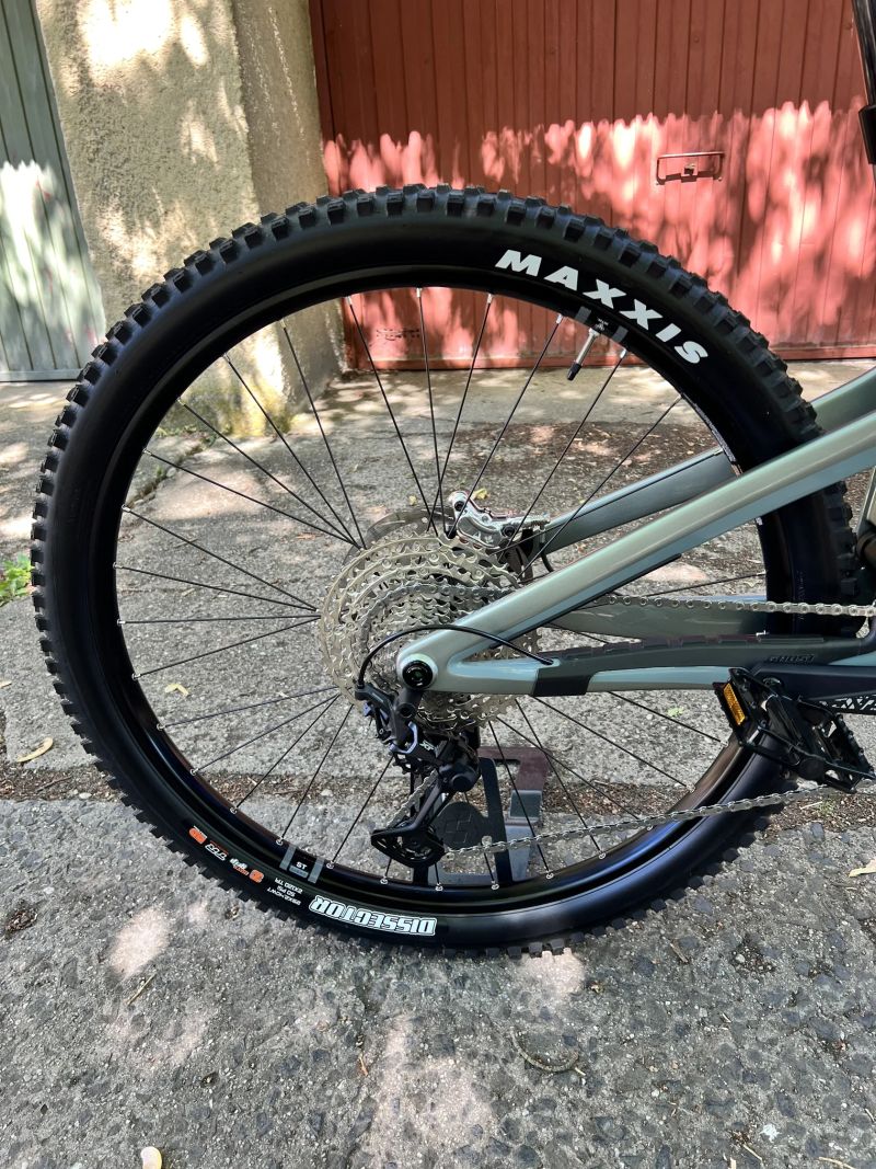 Light E-MTB GHOST Path Riot CF Advanced – jako NOVÉ 22 km