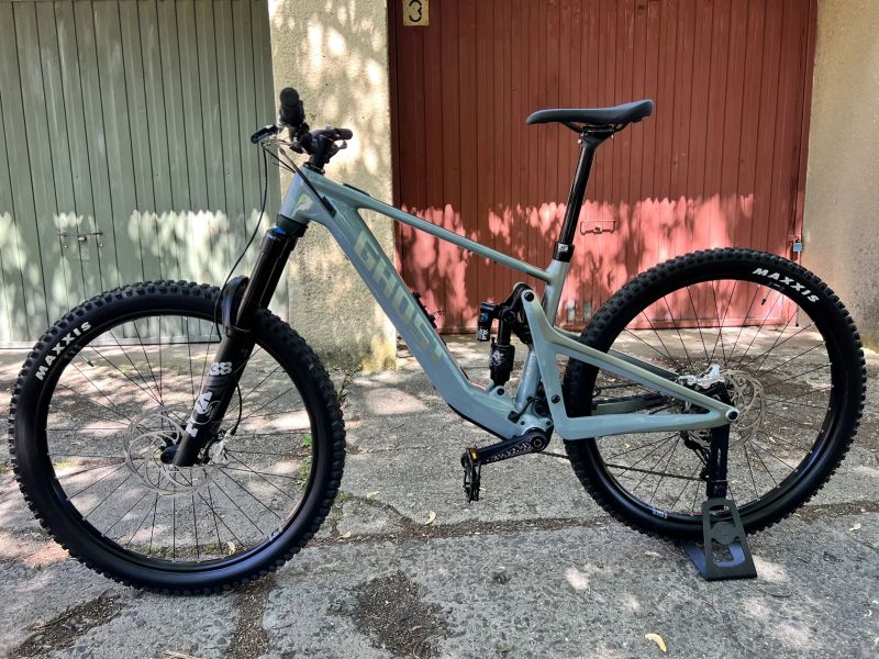 Light E-MTB GHOST Path Riot CF Advanced – jako NOVÉ 22 km