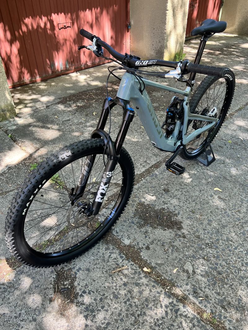 Light E-MTB GHOST Path Riot CF Advanced – jako NOVÉ 22 km
