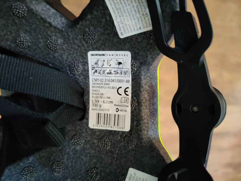 Prodám cyklistickou helmu Van Rysel Roadr 500