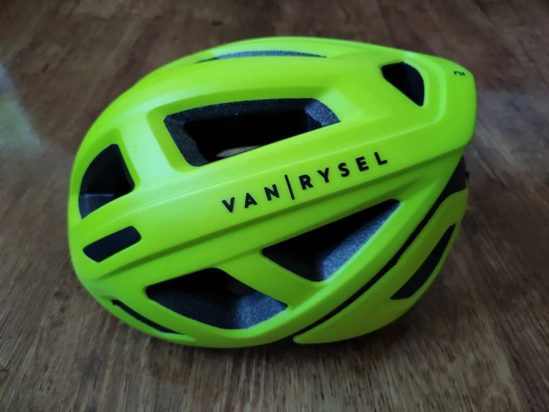 Prodám cyklistickou helmu Van Rysel Roadr 500
