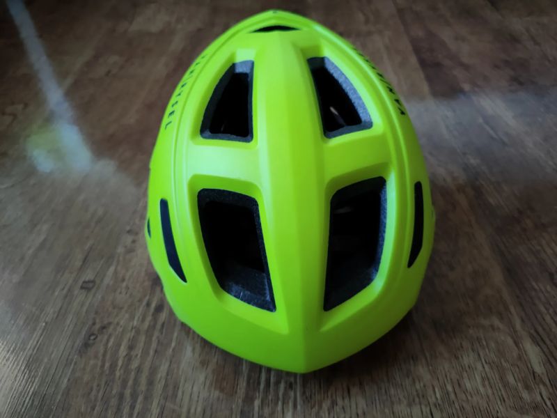 Prodám cyklistickou helmu Van Rysel Roadr 500