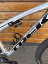 Trek Supercaliber SLR 9.9 Flight Attendant Gen 2 Argent Drizzle