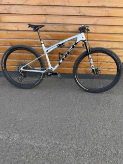 Trek Supercaliber SLR 9.9 Flight Attendant Gen 2 Argent Drizzle