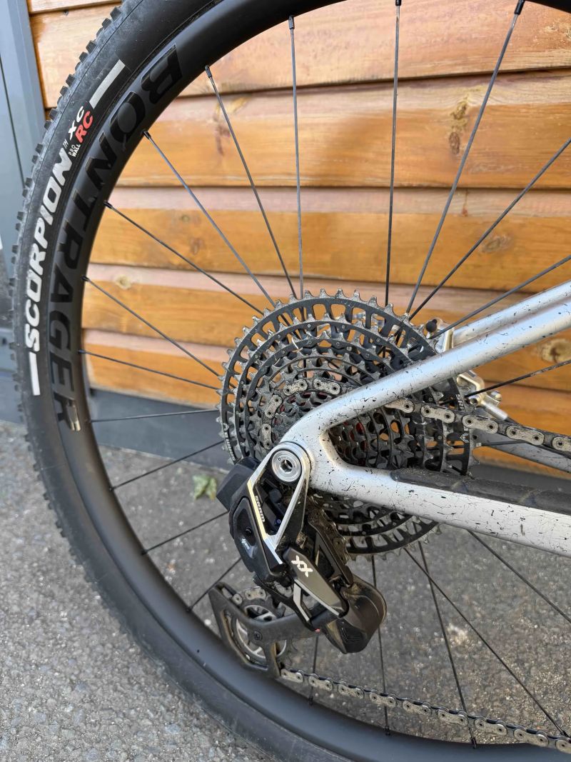 Trek Supercaliber SLR 9.9 Flight Attendant Gen 2 Argent Drizzle