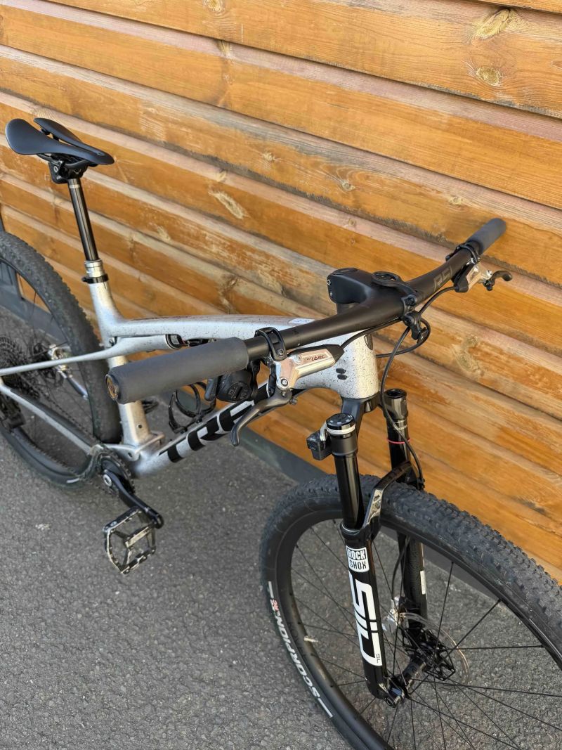Trek Supercaliber SLR 9.9 Flight Attendant Gen 2 Argent Drizzle