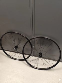 Nová zapletená kola Bontrager Kovee, ořech Microspline 