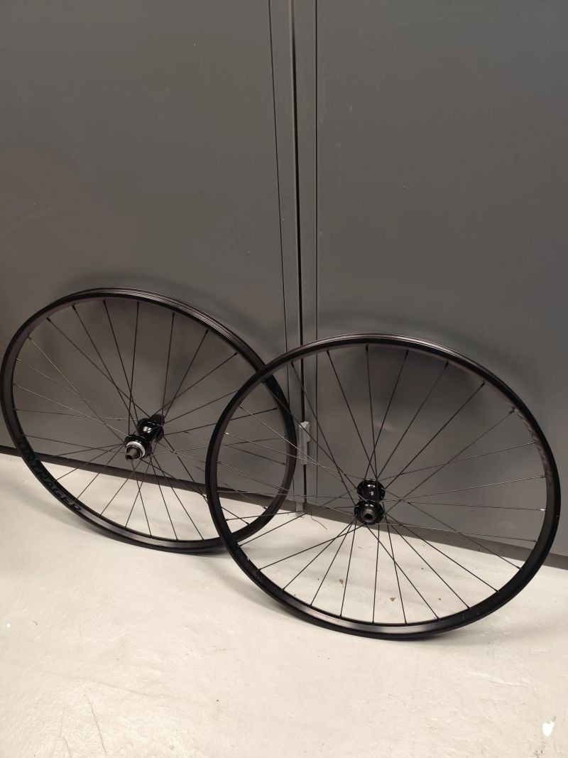 Nová zapletená kola Bontrager Kovee, ořech Microspline 