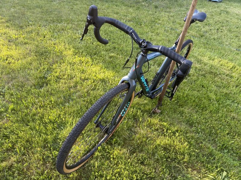🚴‍♂️ WHYTE FRISTON V2 – gravel, co tě bude nutit jezdit dál a dál