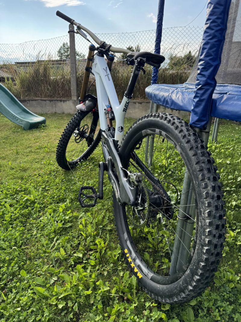YT Industries Tues 27 cf pro race
