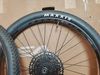 KOMPLET KOLA, PEVNÁ OSA, NÁBOJE FORMULA, RÁFKY TUBELESS READY