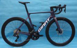 GIANT Propel Advanced 1 Di2 2026 – závodní aero silnička - NOVÁ