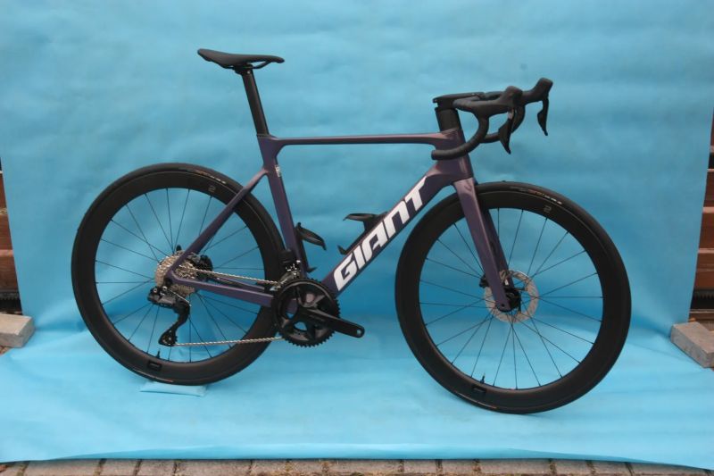 GIANT Propel Advanced 1 Di2 2026 – závodní aero silnička - NOVÁ