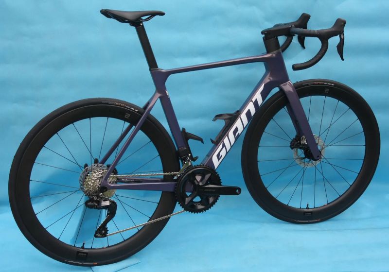 GIANT Propel Advanced 1 Di2 2026 – závodní aero silnička - NOVÁ