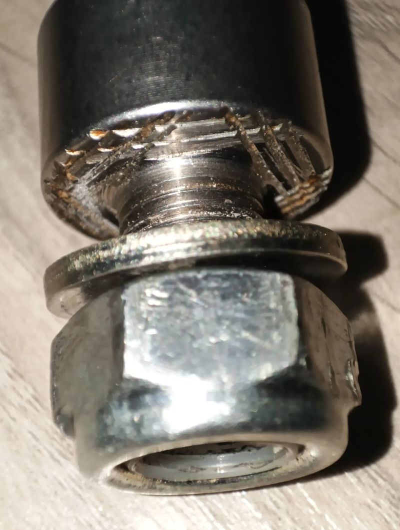 Thule Chariot axle mount závěs ezHitch pevná osa Rapilock RadoxX Trailer AxXle 