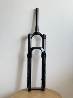 RockShox Lyrik Base 2025 – 160mm, 29” | NOVÁ, nepoužitá