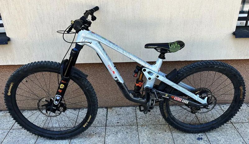 Prodám Trek Slash gen 6 vel. M/L el. řazení