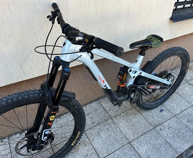 Prodám Trek Slash gen 6 vel. M/L el. řazení